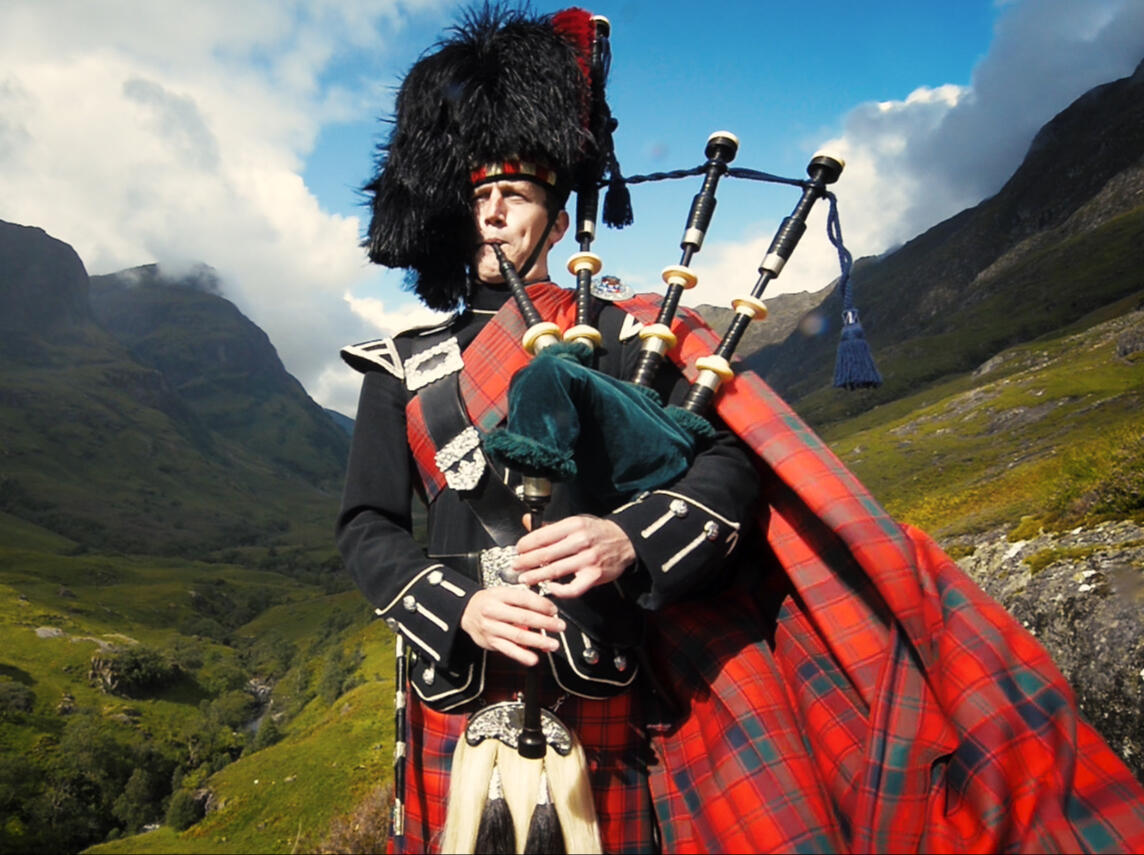 Bagpiper Scottish Wedding